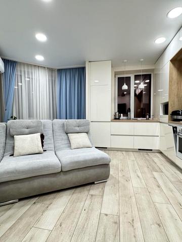 Героїв Небесної Сотні просп., 16/6