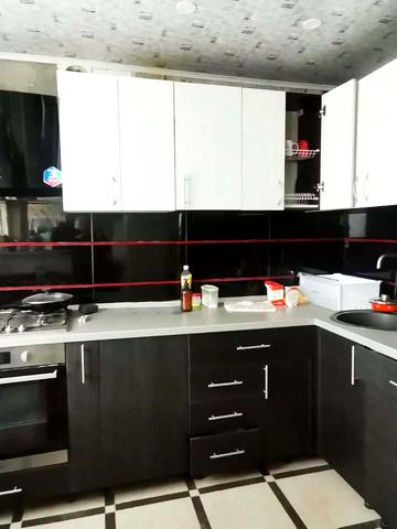 Академіка Александрова вул., 11