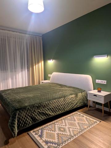 Угорська вул., 12