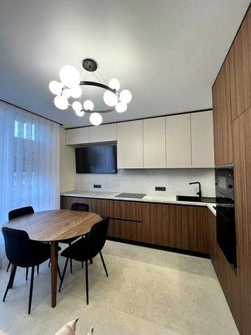 Ленкавського вул., (Будинок L4)