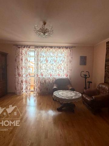 Грушевського вул., 21