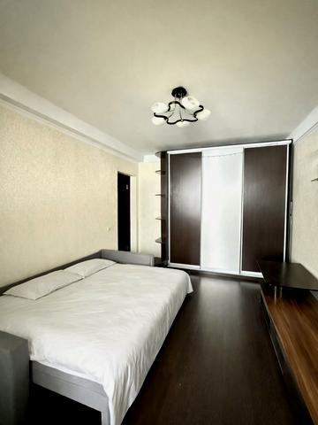 Оболонський просп., 16