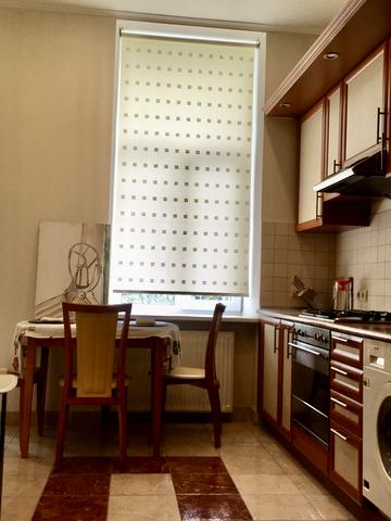 Банкова вул., 1/10