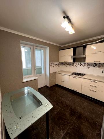 Героїв Крут вул. (Червоних Курсантів), 4а