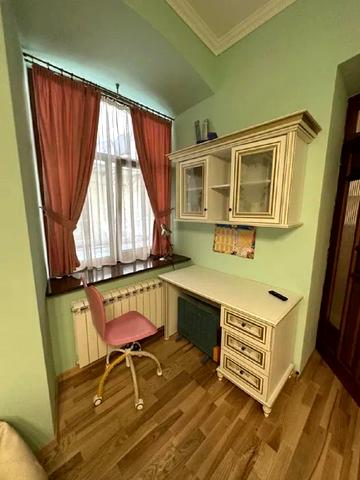 Богдана Хмельницького вул., 83