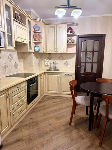 Академіка Корольова вул., 120