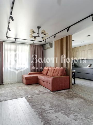 Чубинського вул., 8-Б