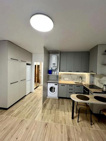 Чубинського вул., 8-Б