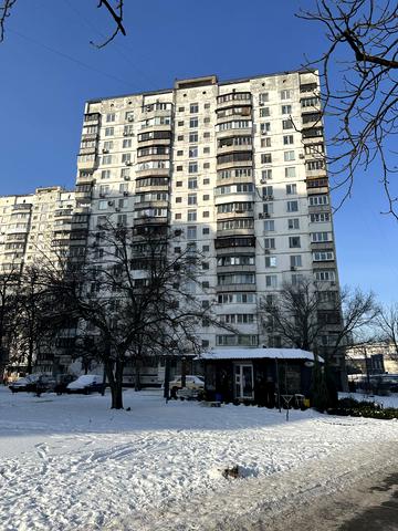 Мілютенка вул., 17