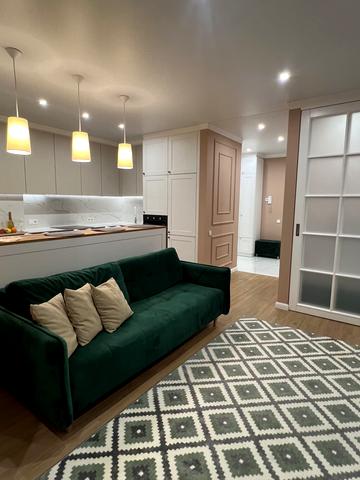 Богдана Хмельницького вул., 76