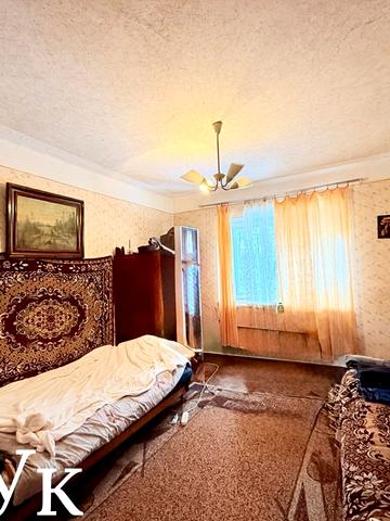 Будівельників вул., 1а