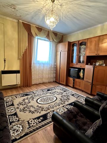 Молодіжна вул., 30