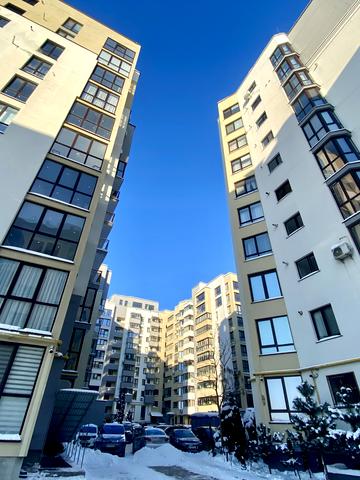 Степана Бандери просп., 36