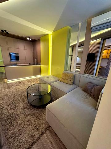 Академіка Глушкова просп., 9-В