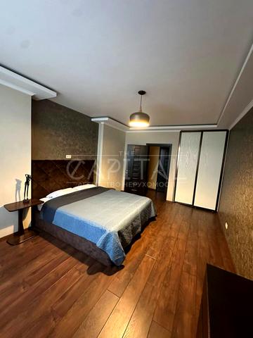 Валерія Лобановського просп. (Червонозоряний), 4-В