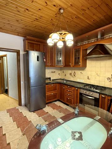 Набережна Перемоги вул., 136-А