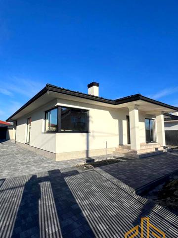 Черкаська, 34