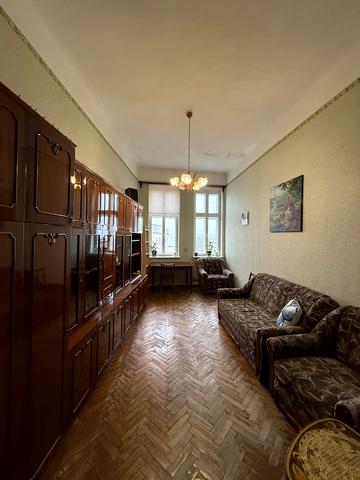 Святого Теодора пл., 4