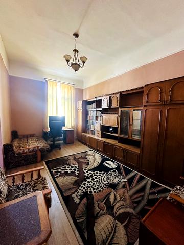 Садовського вул., 8