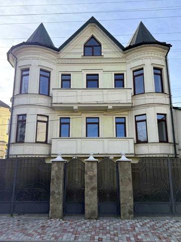 Республіканська, 18