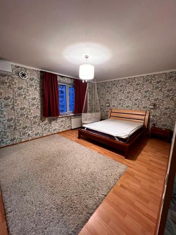 Миколи Бажана просп., 24/1