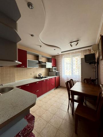 Академіка Сахарова вул., 46