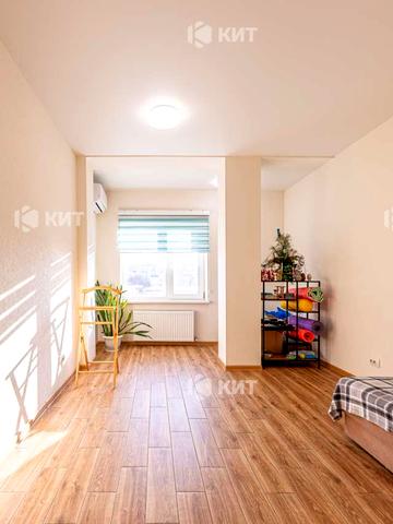 Богдана Хмельницького вул., 32