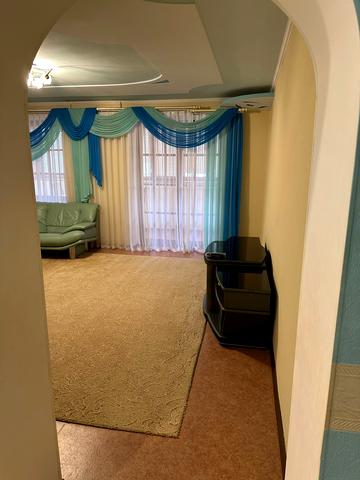 Академіка Корольова вул., 48/1