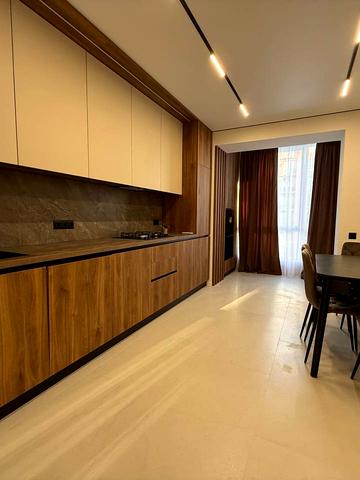 Княгинин вул., (Будинок 37)