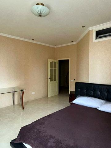 Середньофонтанська вул., 19б