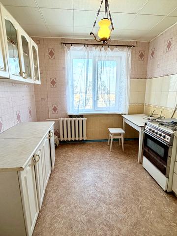 Космонавтів вул., 17