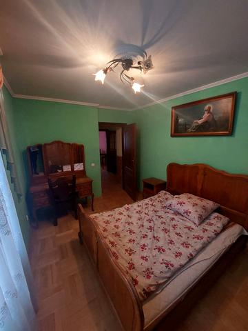 Євгенії Ярошинської вул., 6