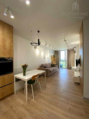 Салютна вул., 2к1