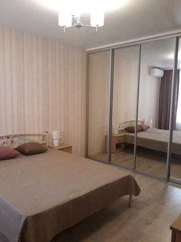 Драгоманова вул., 10