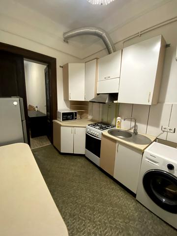 Кирила і Мефодія вул., 24