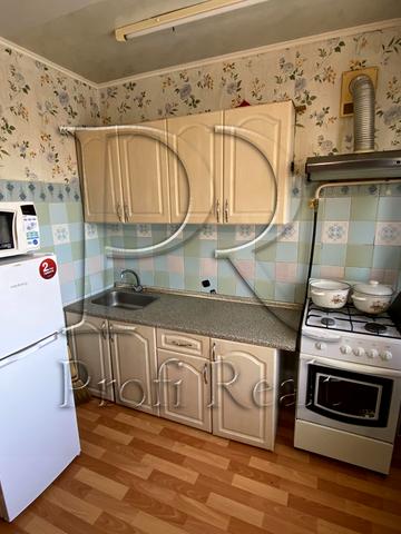 Бахмацька вул., 18