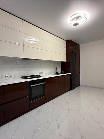 Подільська вул., 10/1