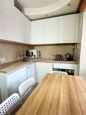 Ореста Левицького вул. (Академіка Курчатова), 20