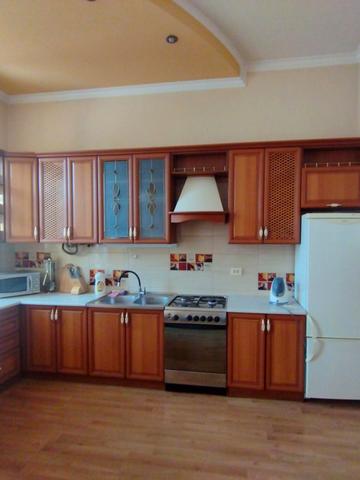 Пекарська вул., 36