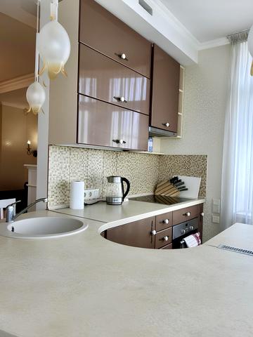 Вячеслава Чорновола вул., 27