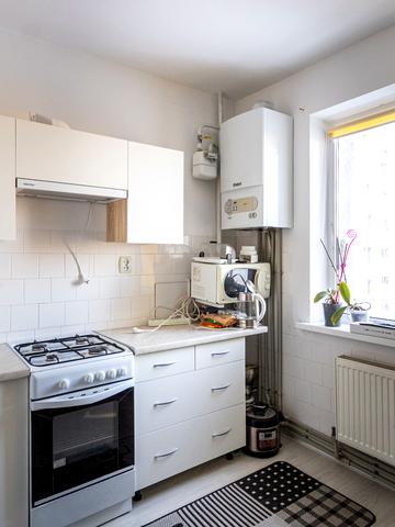 Івана Миколайчука вул., 1