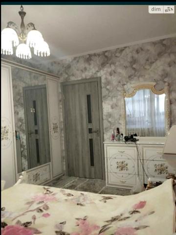 Довженка вул., 3