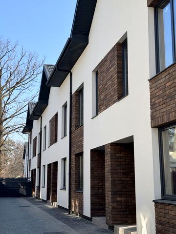 Ніжинська вул., 3