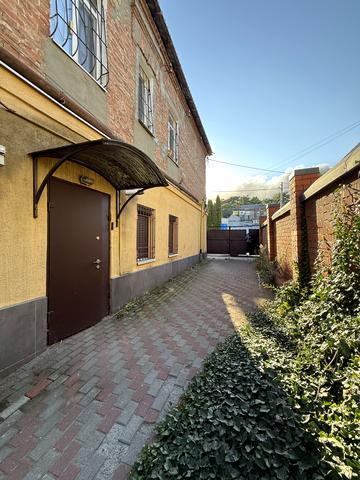 Виконкомівська вул., 45