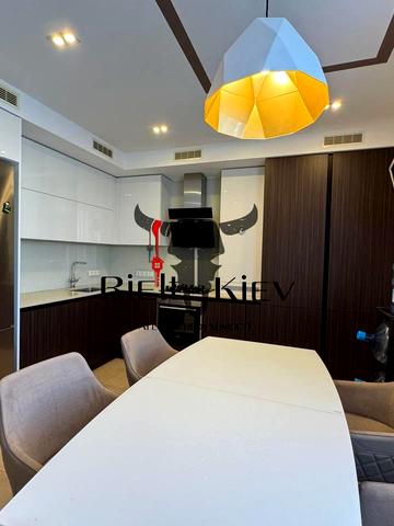 Журавлина вул., 4