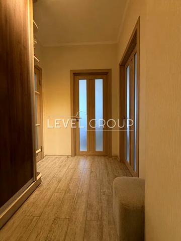 Вячеслава Чорновола вул., 27