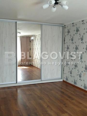 Велика Кільцева вул., 8