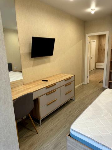 Набережна Перемоги вул., 42