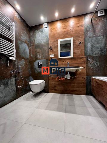 Домобудівельна вул., 13