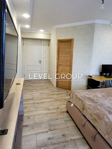 Черкаська вул., 38